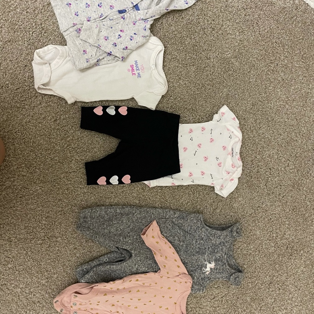 Assortment nb Carter’s Outfits
